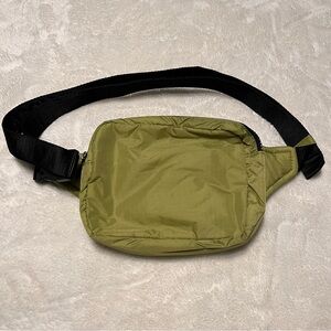 BAGGU Puffy Fanny Pack in Pistachio, NWT
